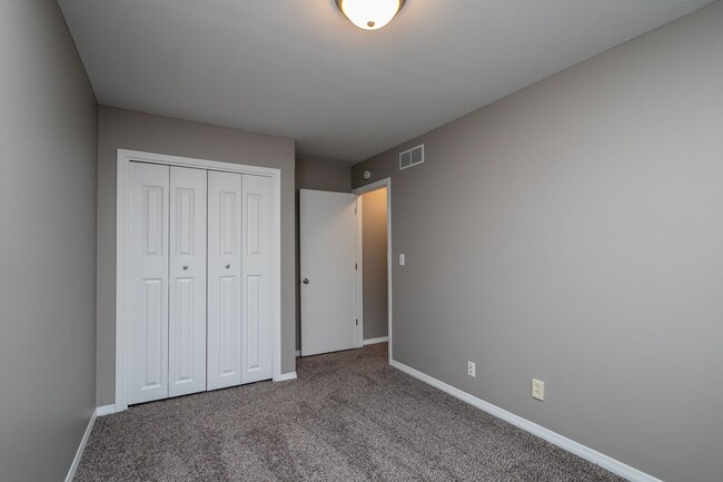 Building Photo - 4300-4302 Mount Carmel Lane