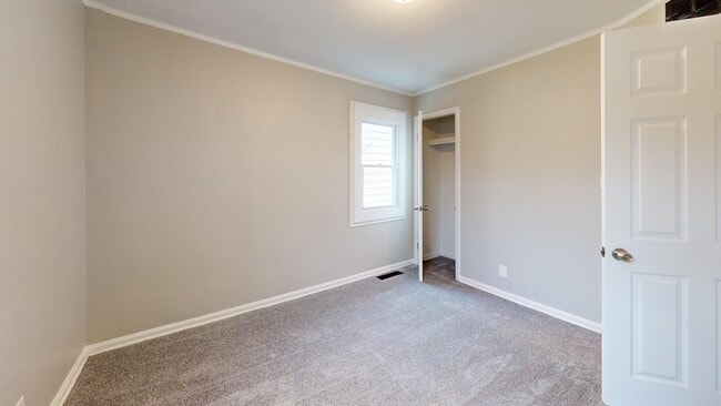 Building Photo - Old Brooklyn - 3 Bedroom Single Family Home