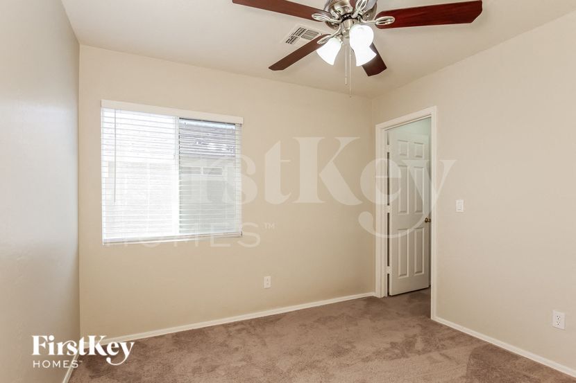 Building Photo - 850 S 223rd Ln