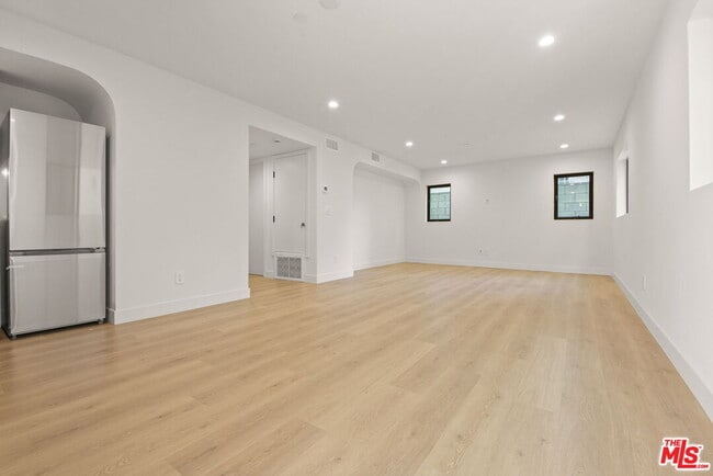 Building Photo - 2669 Benedict St