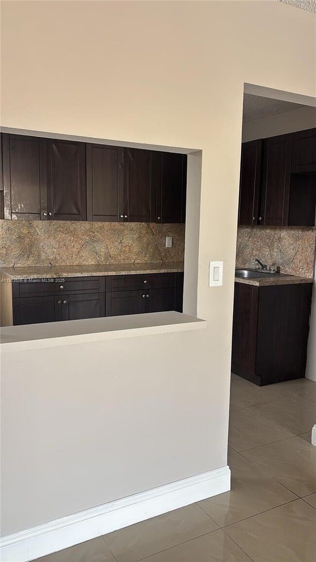 Building Photo - 13725 NE 6th Ave