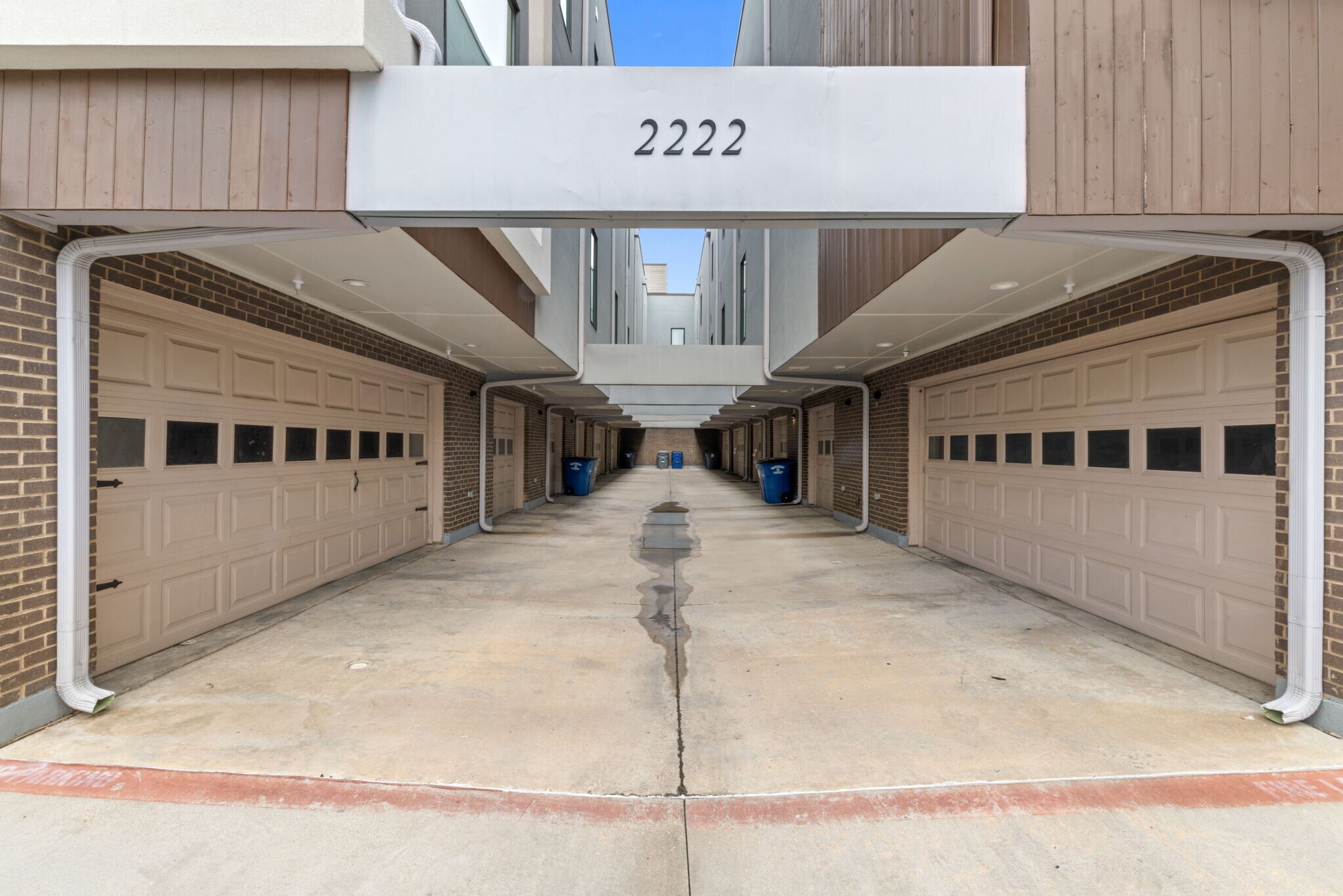 Building Photo - 2222 Moser Ave
