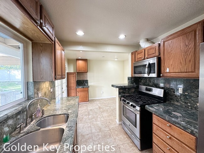 Building Photo - Move-in ready single-level home in Oceanside!