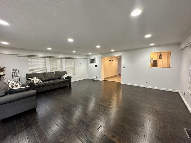 Building Photo - 3560 S Cochise Dr