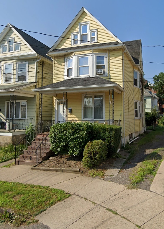 Primary Photo - 92 Lockhart St