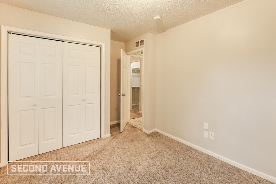 Building Photo - 2833 Kensington Ave