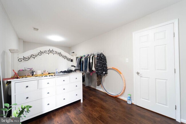 Building Photo - 4541 Ravensworth Rd