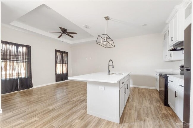 Building Photo - 9 W 5th St