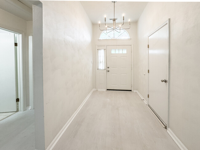 Building Photo - LOVELY STRAWBRIDGE HOME FOR RENT!!!