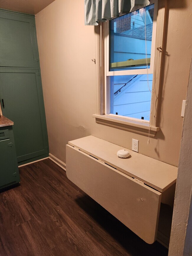 Kitchen - 807 Main Ave
