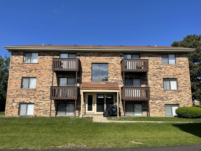 Building Photo - 535 Brookside Dr