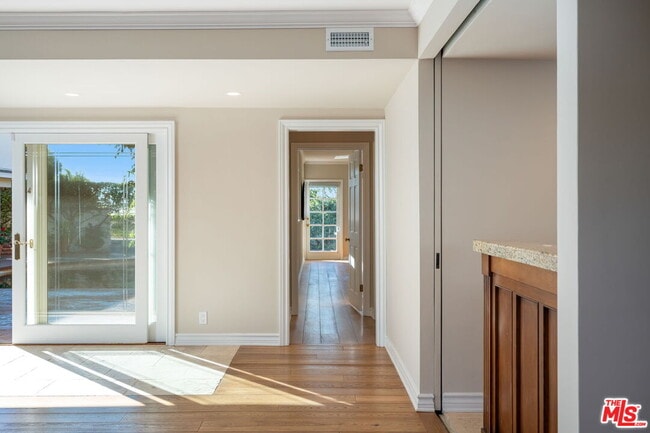 Building Photo - 14972 Camarosa Dr