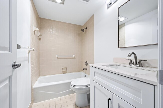 Building Photo - 101 Waterview Dr