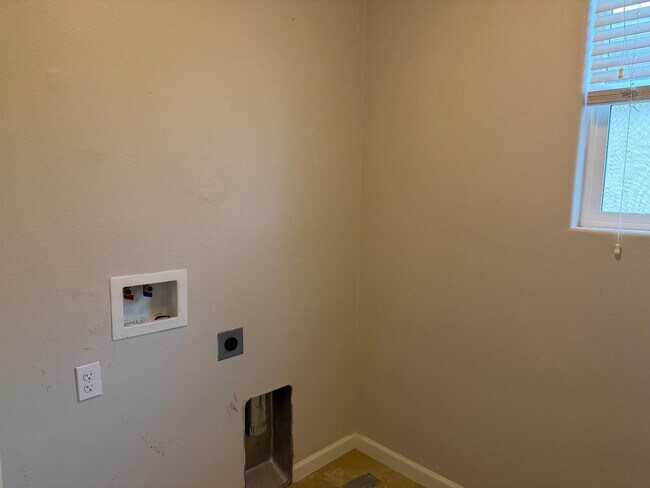 Building Photo - 3569 Magnificent Way