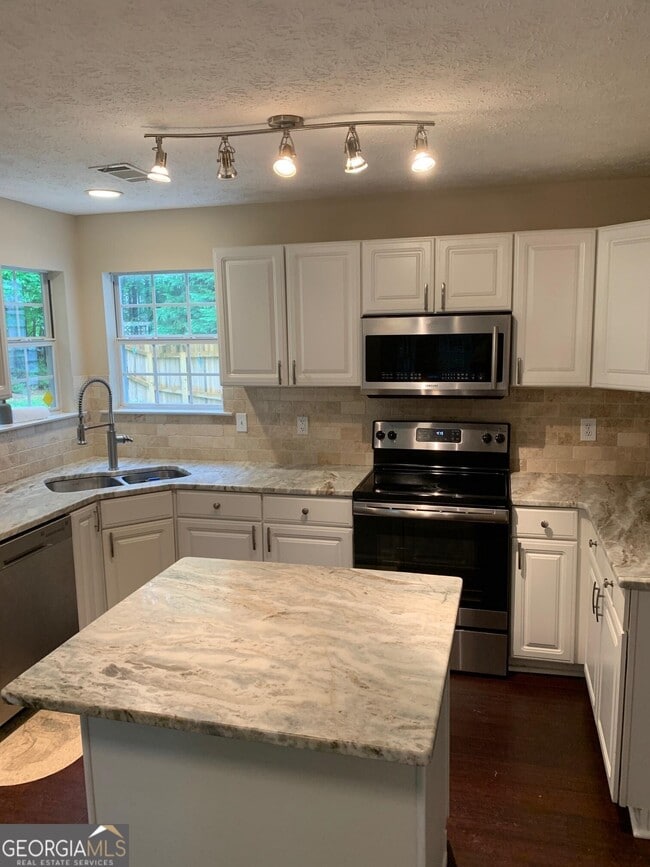 Building Photo - 123 Rayner Dr