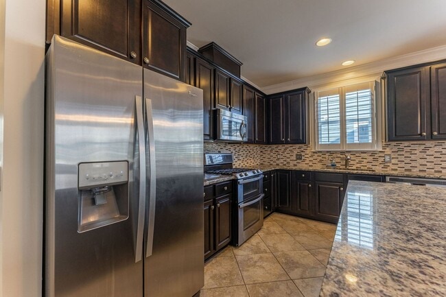 Building Photo - 3 Bedroom 2.5 Bath House in Boltons Landin...