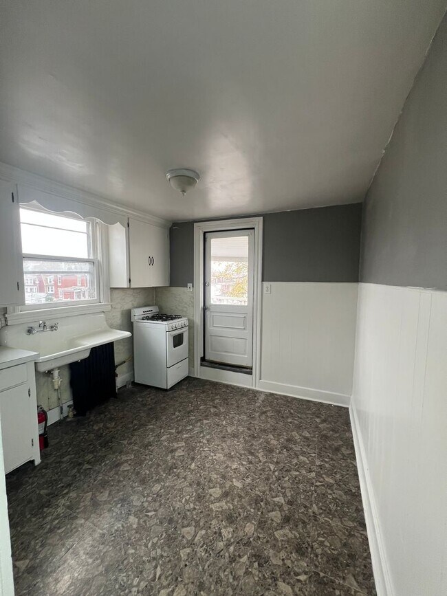 Building Photo - 156 S Richland Ave