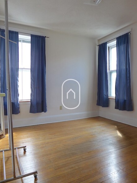 Building Photo - 1693 Beacon St