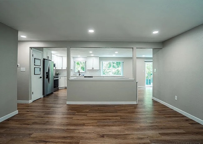 Building Photo - Remodeled 3 bedroom, 3 bath home with addi...