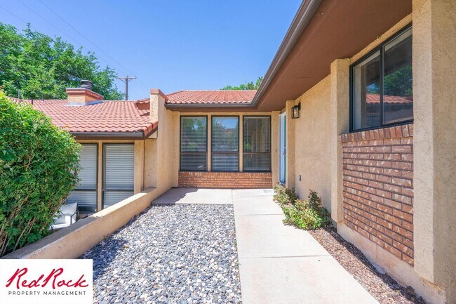Building Photo - Newly Remodeled 3 Bedroom Townhome. Small ...