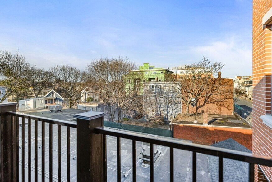 Building Photo - 301 Somerville Ave