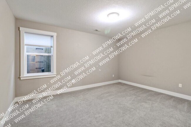 Building Photo - 499 S Bluestone Way