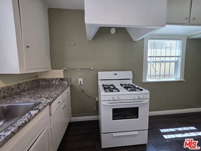 Building Photo - 367 N Avenue 52