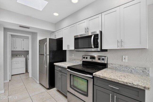 Building Photo - 6843 E Redfield Rd