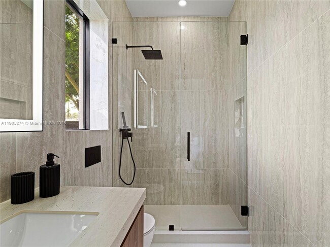 Building Photo - 543 NE 109th St