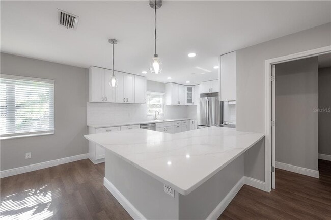 Building Photo - 6901 S Fitzgerald St