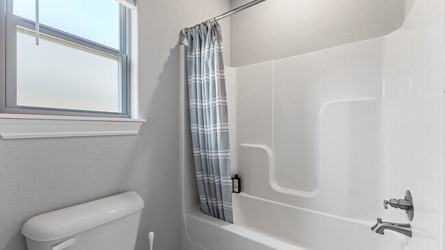 Building Photo - Spacious 4-Bedroom Gem