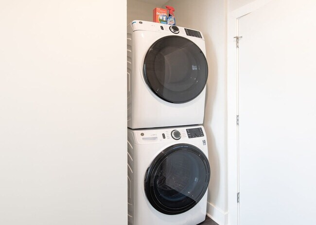 Building Photo - 228 Pike St