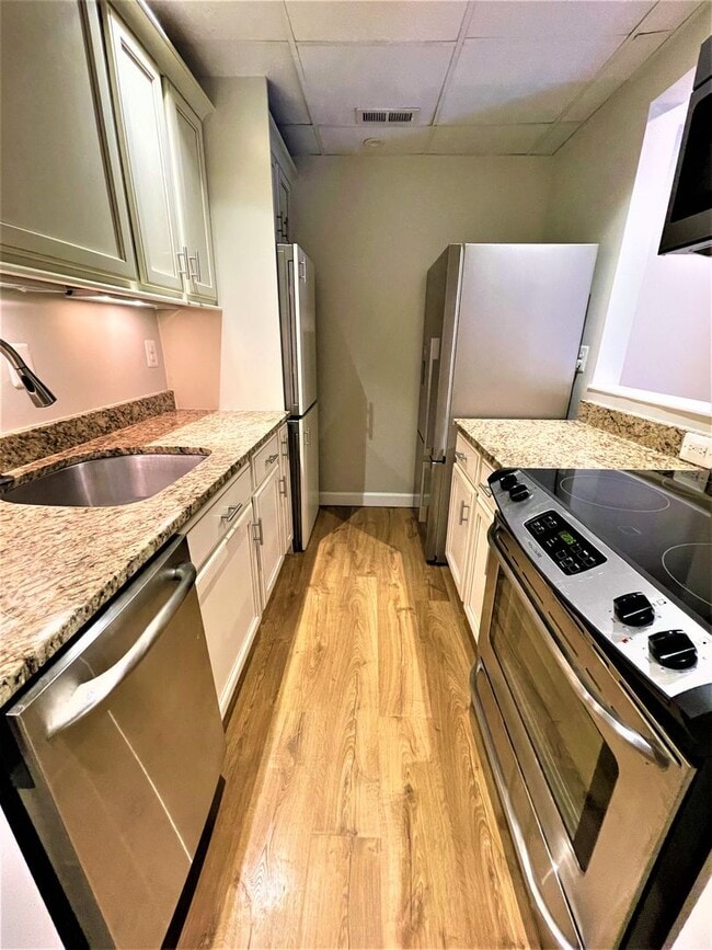 Building Photo - Private 1 Bedroom/1 Bath