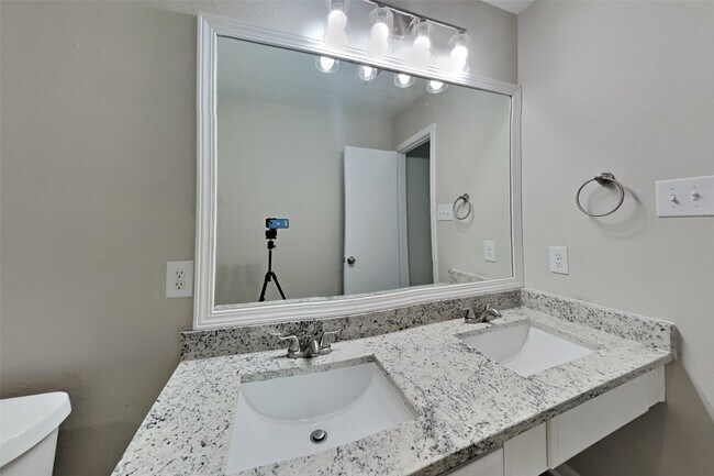 Building Photo - 16218 Range Valley Ln