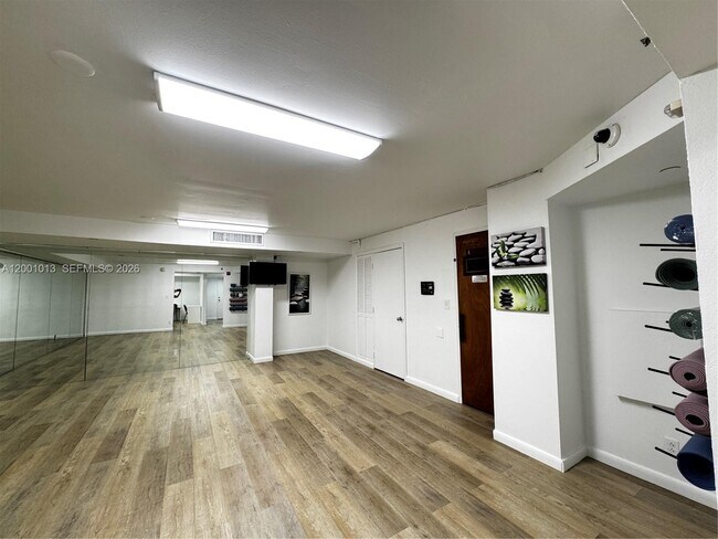 Building Photo - 18151 NE 31st Ct