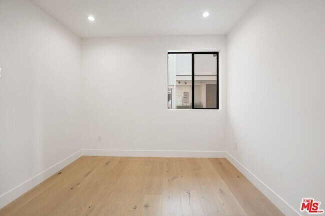 Building Photo - 735 N Gramercy Pl
