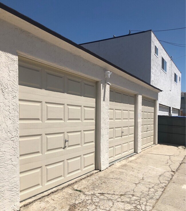 Building Photo - 1043 Diamond St
