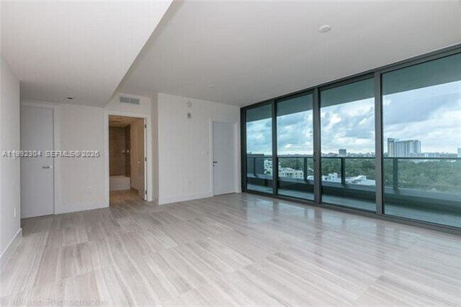 Building Photo - 1451 Brickell Ave