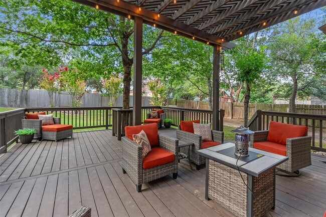 Building Photo - 7505 Roaring Springs Dr