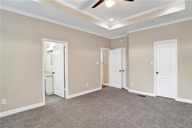 Building Photo - 708 Monarch Dr W