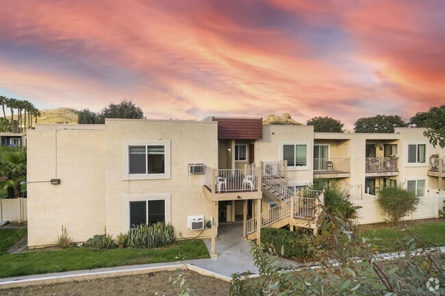 Building Photo - 433 Autumn Dr