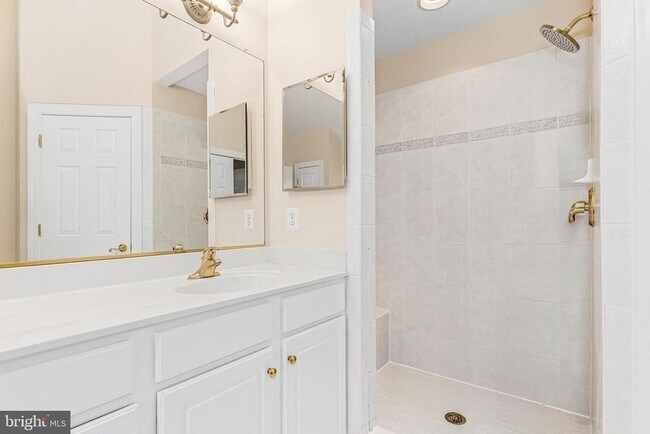 Building Photo - 3836 Elmwood Towne Way