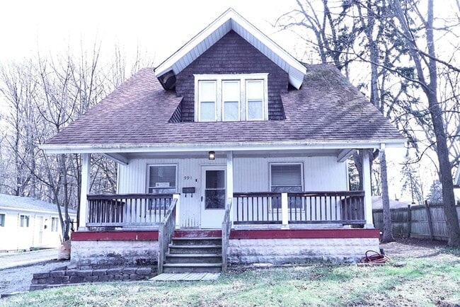 Building Photo - 991 Diana Ave