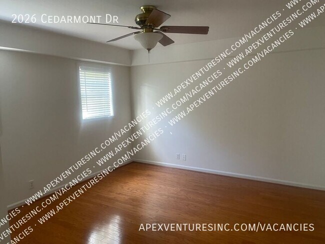 Building Photo - 2026 Cedarmont Dr
