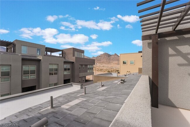 Building Photo - 667 Grey Saker St