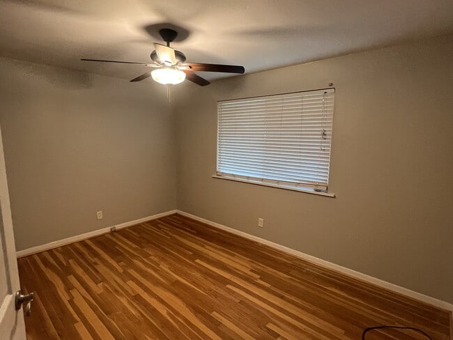 Building Photo - 448 Terryville Dr
