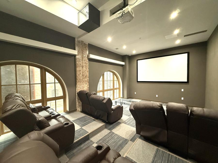 Building Photo - Broad Street