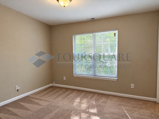 Building Photo - Inviting Townhome with En-Suite Secondary Bedroom, Back Patio & Community Pool – Raleigh Location