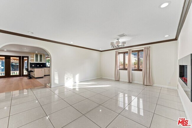 Building Photo - 15123 Greenleaf St