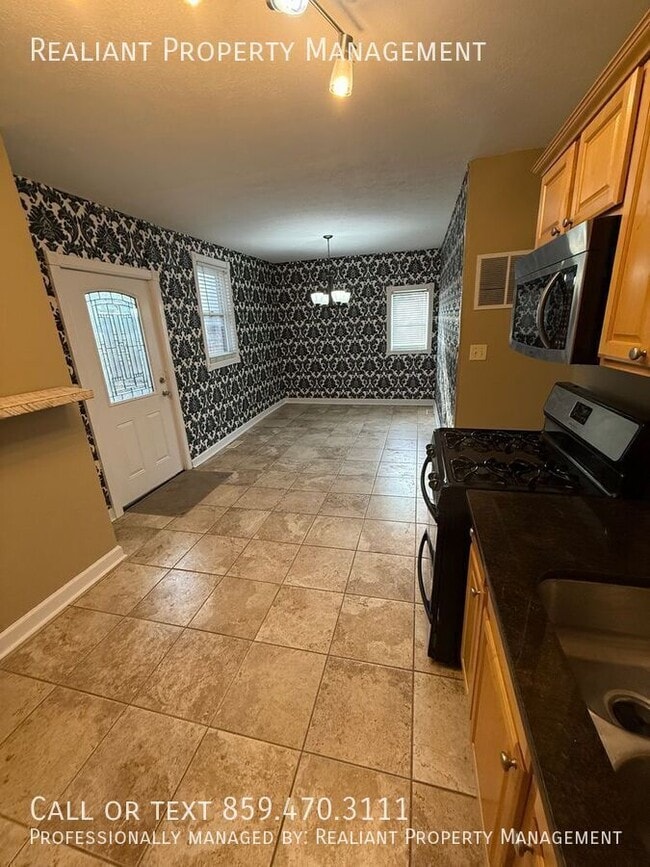 Building Photo - 711 W Maxwell St